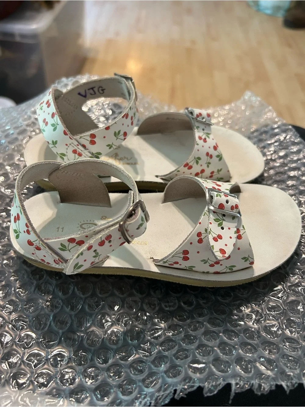 Sun Sans Surfer Hoy Girls' White Leather Cherry Print Buckle Sandals 11